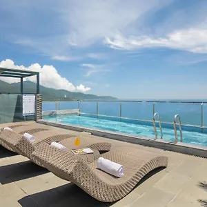 호텔 Mangata Beachfront - Rooftop Bar Sea View ****